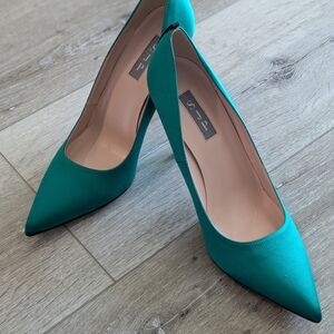 Green SJP By Sara Jessica Parker Fawn Heels